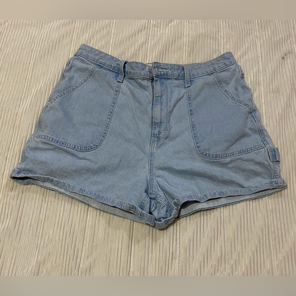 Universal Thread Light Wash Jean Shorts, Small Rip Near Zipper